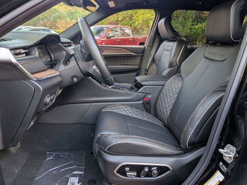 New 2025 Jeep Grand Cherokee Summit image 12