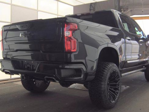 Used 2024 Chevrolet Silverado 1500 High Country w/ High Country Premium Package image 3