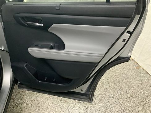 Used 2022 Toyota Highlander XLE image 21