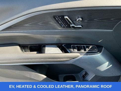 Used 2024 Cadillac Lyriq Luxury image 24