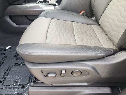 Used 2025 Chevrolet Silverado 2500 ZR2 w/ Technology Package image 35