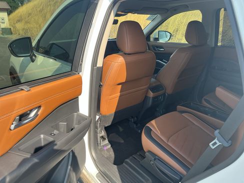 Used 2023 Nissan Pathfinder Platinum AWD/4WD image 7