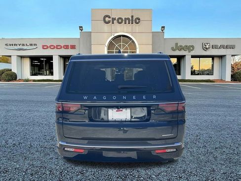 Used 2024 Jeep Wagoneer L Series III w/ Premium Group I image 4