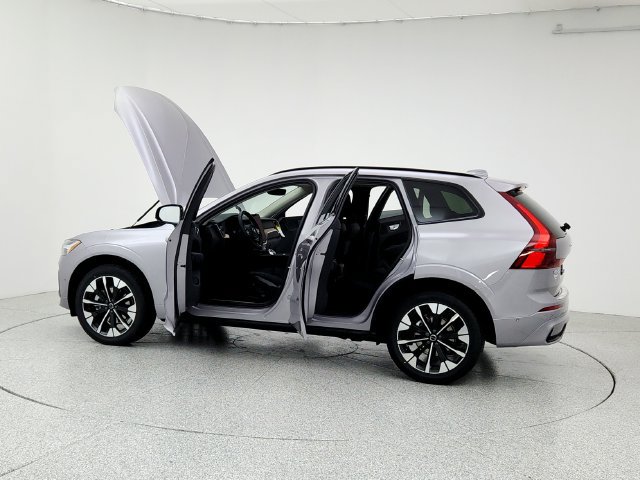 New 2026 Volvo XC60 B5 Plus w/ Protection Package Premier AWD/4WD image 12