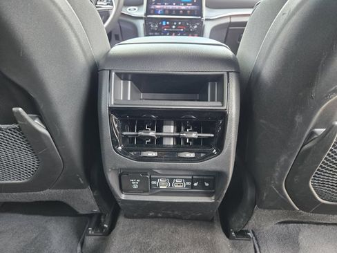 New 2025 Jeep Grand Cherokee Overland AWD/4WD image 30