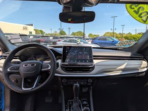 Used 2025 Jeep Compass Limited image 43