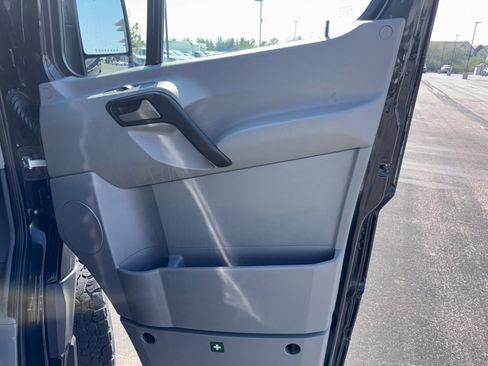 Used 2018 Mercedes-Benz Sprinter 2500 image 16