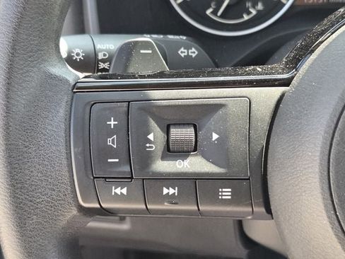 Used 2023 Nissan Rogue SV FWD image 23