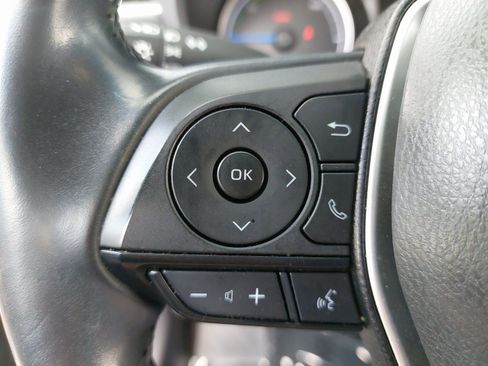 Used 2021 Toyota Venza LE image 17