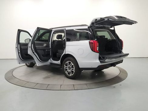 Used 2025 Ford Expedition Active AWD/4WD image 14