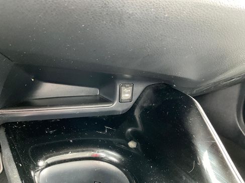 Used 2019 Toyota C-HR XLE FWD image 15
