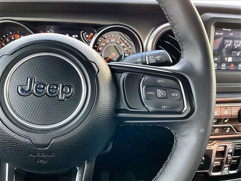 Used 2023 Jeep Gladiator Sport image 24