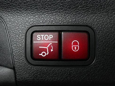 Certified 2023 Mercedes-Benz GLS 450 4MATIC image 31