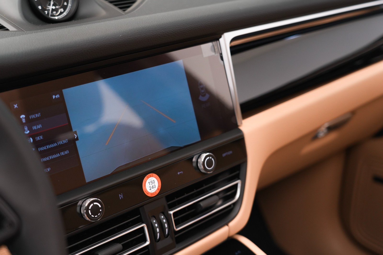 Certified 2024 Porsche Macan AWD/4WD image 21