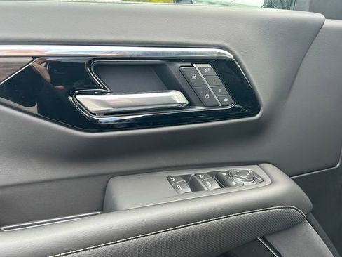 New 2026 Chevrolet Suburban Premier image 22