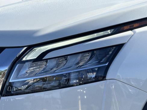 Used 2022 Nissan Pathfinder SL image 6