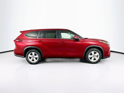 Used 2023 Toyota Highlander LE image 10