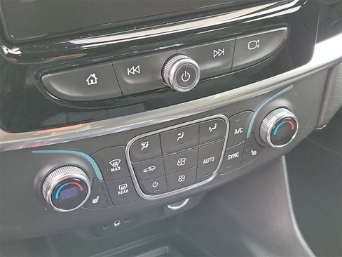 Used 2023 Chevrolet Traverse LT image 27