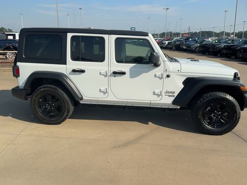 Used 2020 Jeep Wrangler Unlimited Sport S image 2