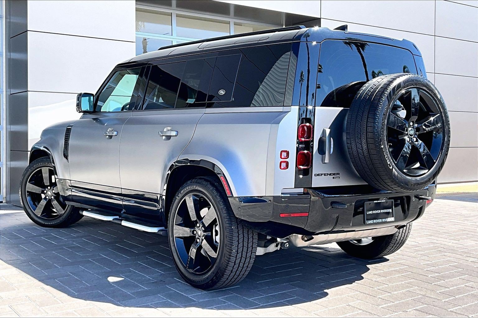 Used 2023 Land Rover Defender 110 X-Dynamic SE AWD/4WD image 12