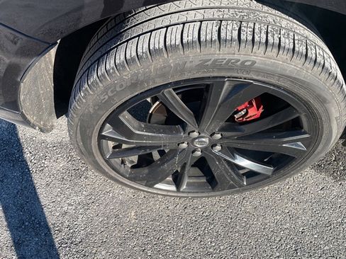 Certified 2023 Volvo XC60 B5 Ultimate w/ Climate Package image 11