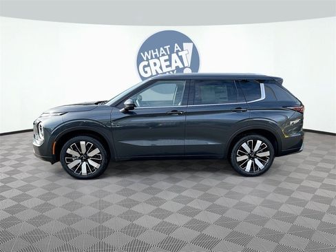 New 2026 Mitsubishi Outlander SEL image 3