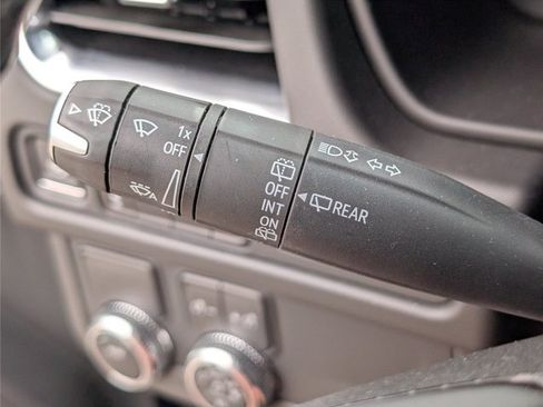Used 2024 GMC Yukon SLE RWD image 65