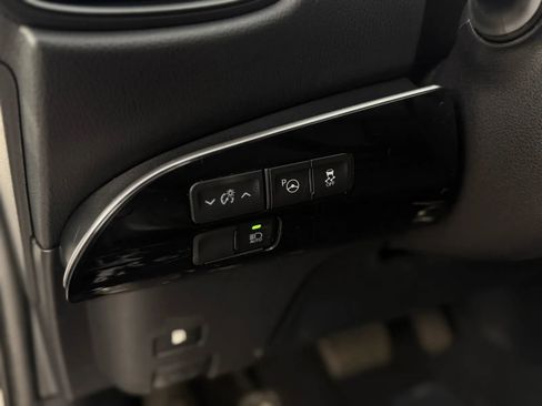 Used 2021 Toyota Prius LE image 34