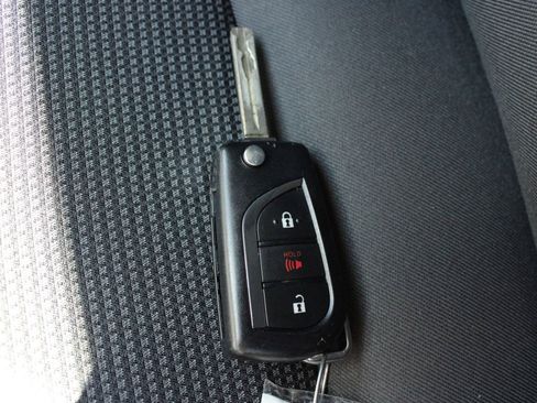 Used 2022 Toyota RAV4 LE AWD/4WD image 45