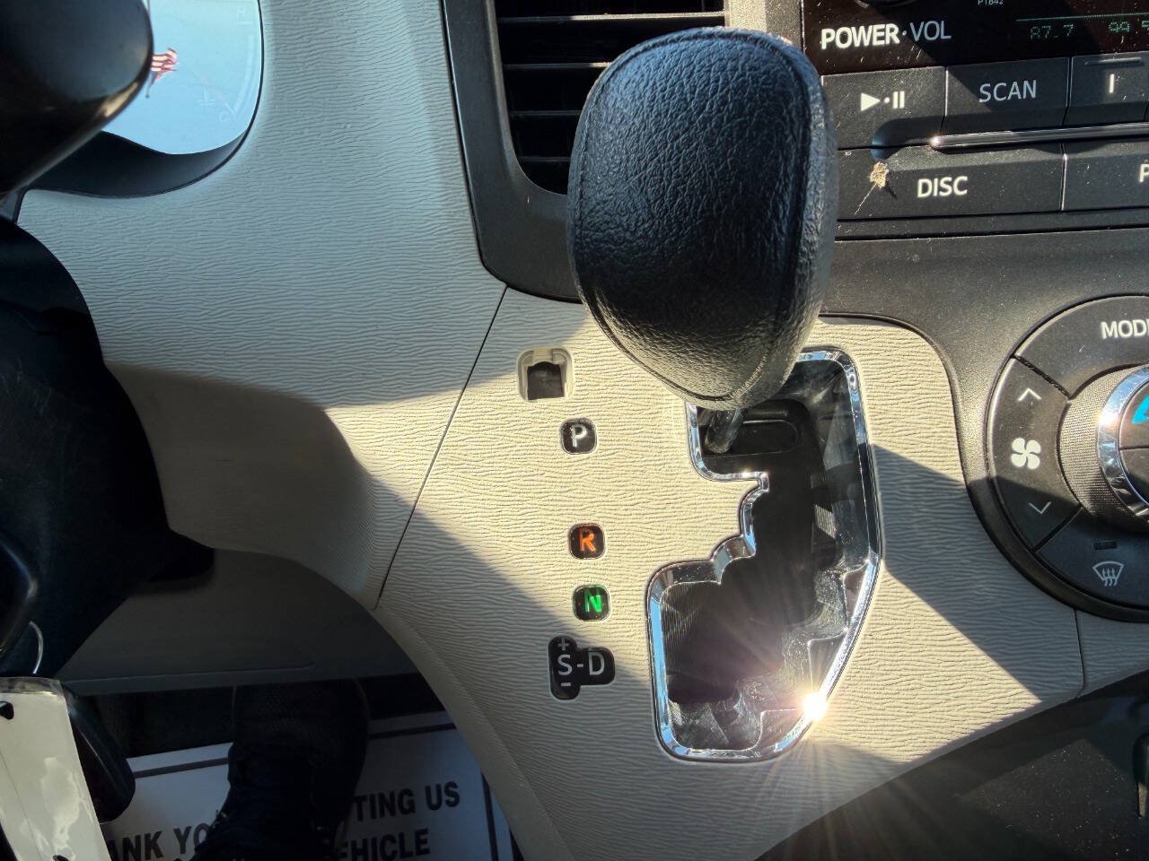 Used 2013 Toyota Sienna LE w/ Towing Pkg FWD image 17