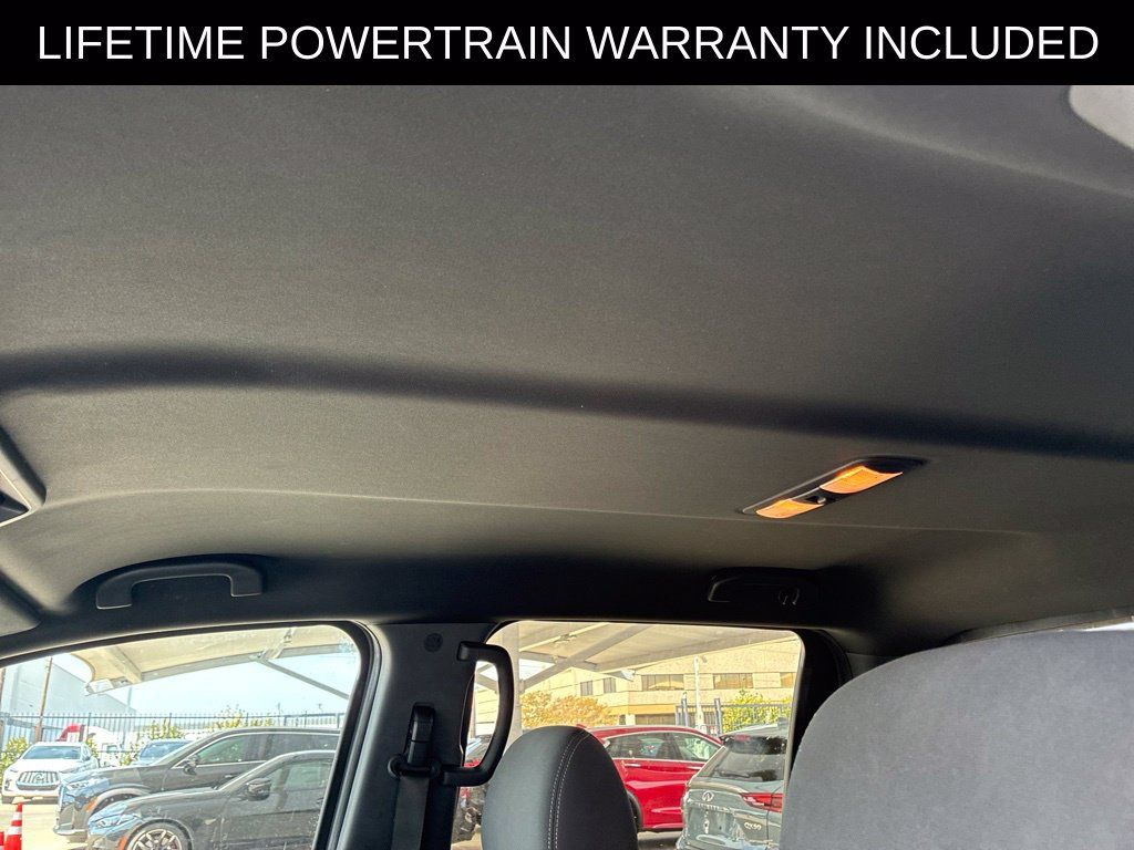 Used 2023 Nissan Titan SV w/ SV Convenience Package RWD image 9
