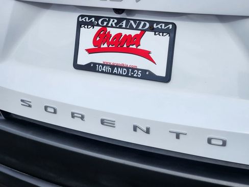 Used 2022 Kia Sorento LX image 15