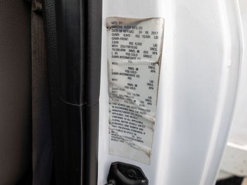 Used 2017 Ford F550 2WD Regular Cab Super Duty image 24