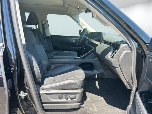 Used 2025 INFINITI QX80 Luxe w/ Exterior Package AWD/4WD image 31