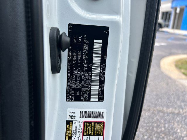 Used 2024 Toyota Sienna LE AWD/4WD image 42