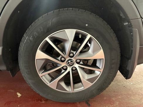 Used 2018 Toyota RAV4 XLE image 20