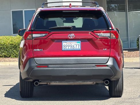 Used 2020 Toyota RAV4 LE w/ Carpet Mat Package FWD image 8