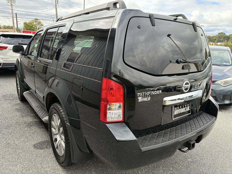 Used 2010 Nissan Pathfinder LE w/ Navigation Pkg AWD/4WD image 4