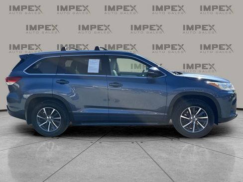 Used 2018 Toyota Highlander image 6