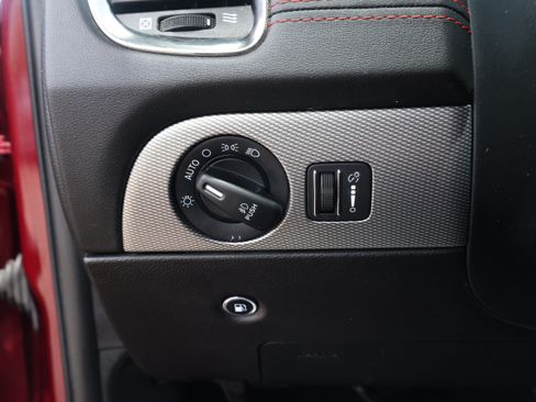 Used 2018 Dodge Durango R/T w/ Technology Group AWD/4WD image 27
