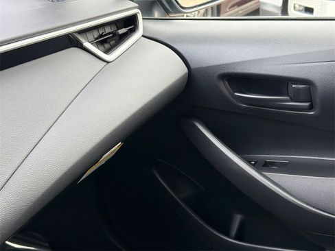 Used 2023 Toyota Corolla LE image 28