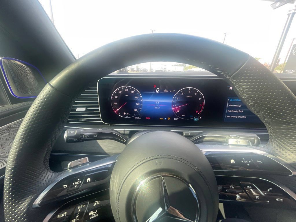 Used 2026 Mercedes-Benz GLS 580 4MATIC image 3