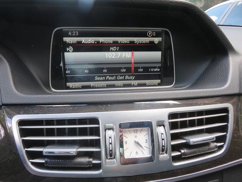 Used 2014 Mercedes-Benz E 550 4MATIC Sedan image 20