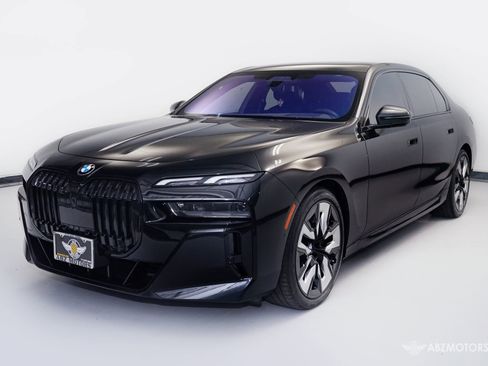 Used 2023 BMW 760i xDrive w/ Luxury Rear Seating Package image 2