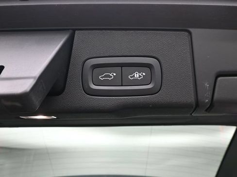 Used 2023 Volvo XC60 B5 Ultimate w/ Climate Package FWD image 32