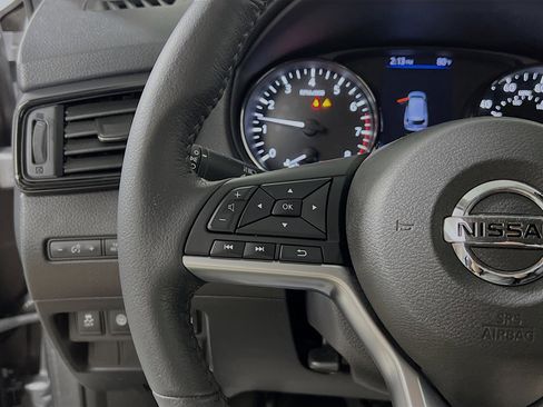 Used 2019 Nissan Rogue SV image 18