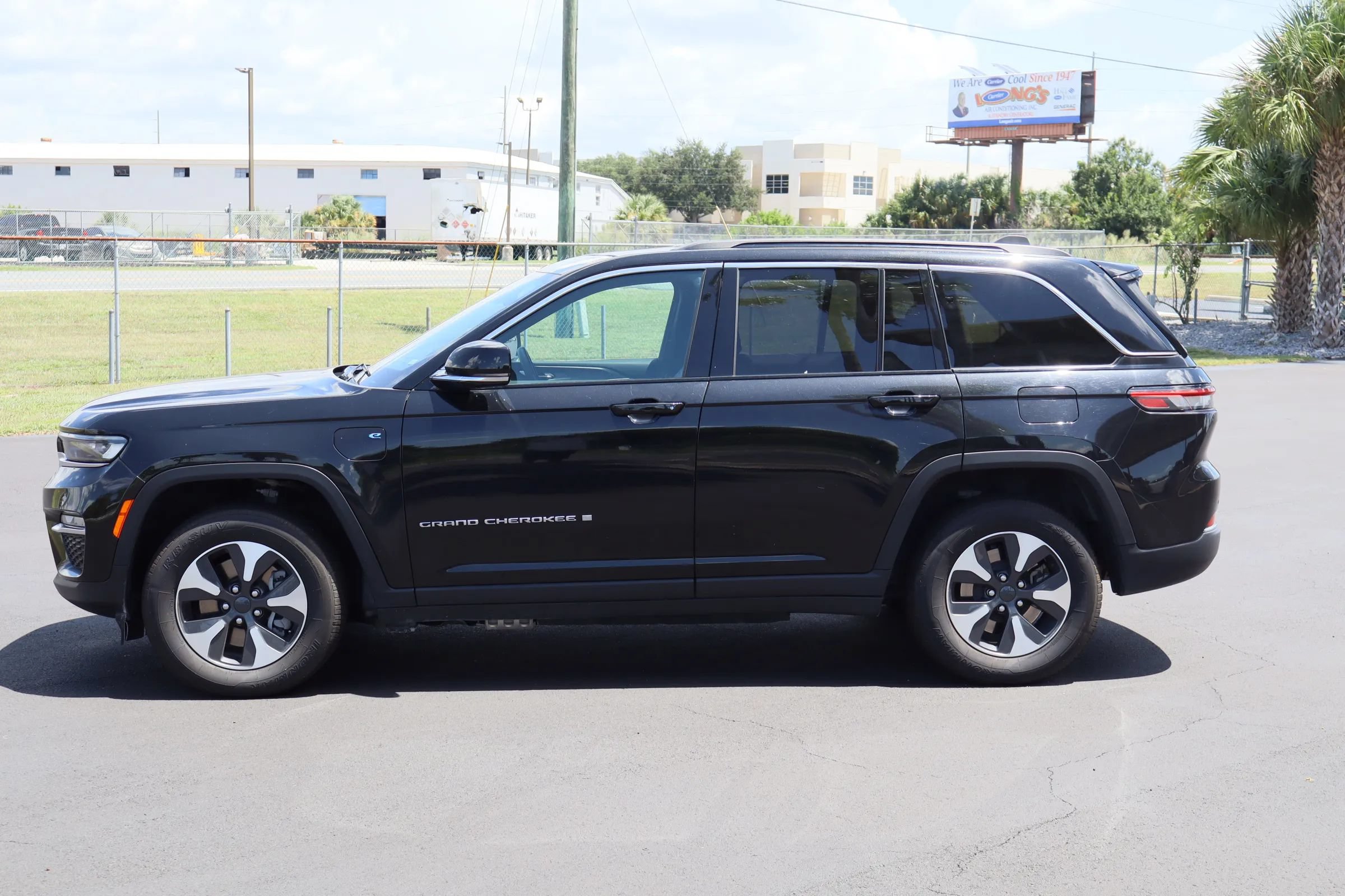 Used 2024 Jeep Grand Cherokee Limited 4xe AWD/4WD image 4