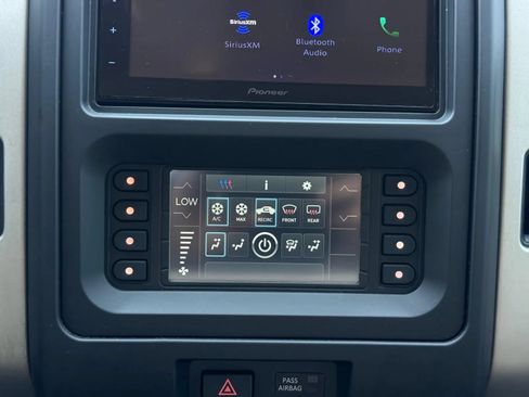 Used 2014 Ford F150 XLT w/ Equipment Group 302A Luxury AWD/4WD image 18