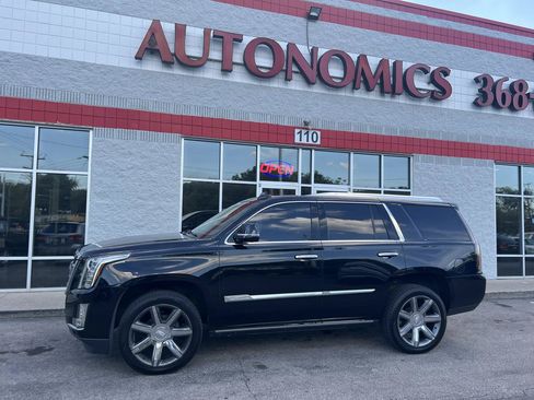 Used 2016 Cadillac Escalade Premium RWD image 3