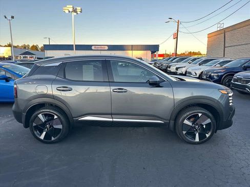 Used 2025 Nissan Kicks SR image 2